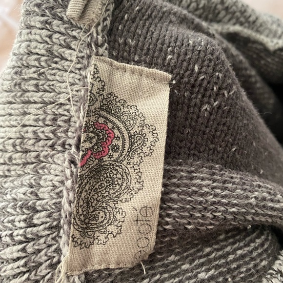 3/4th sleeve sweater - Picture 2 of 2